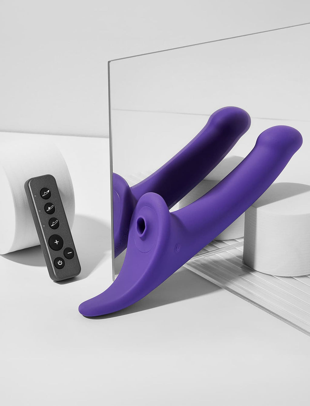 Dildo semi-réaliste violet multi-orgasme Strap-On-Me, texture douce avec forme anatomique