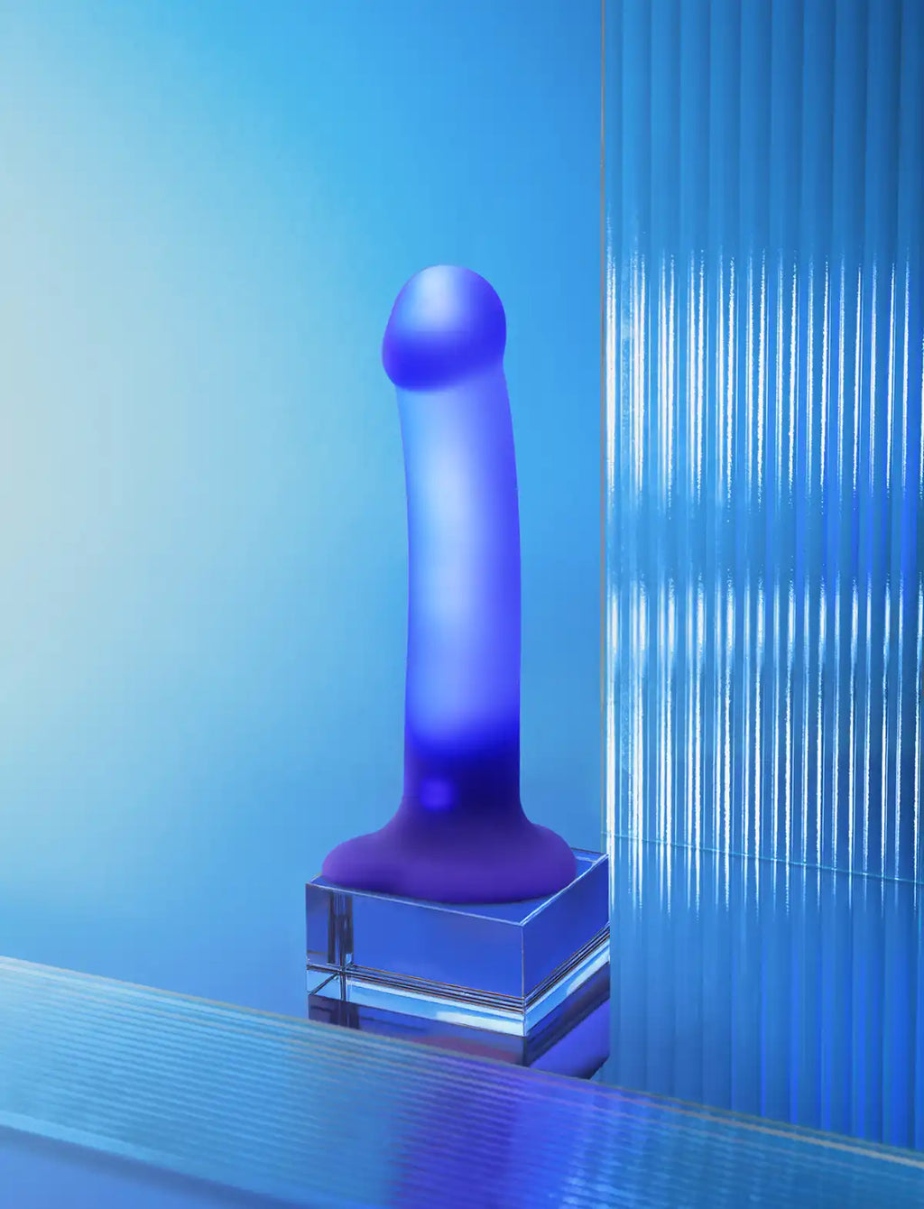 Dildo semi-réaliste glow LED – effet lumineux et stimulation confortable, compatible strap-on-me