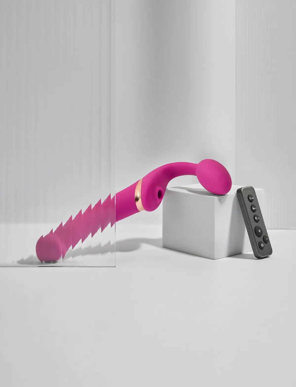 strap-on-multi-orgasm-telecommande-3-moteurs-telecommande-rechargeable-fuchsia-strap-on-me