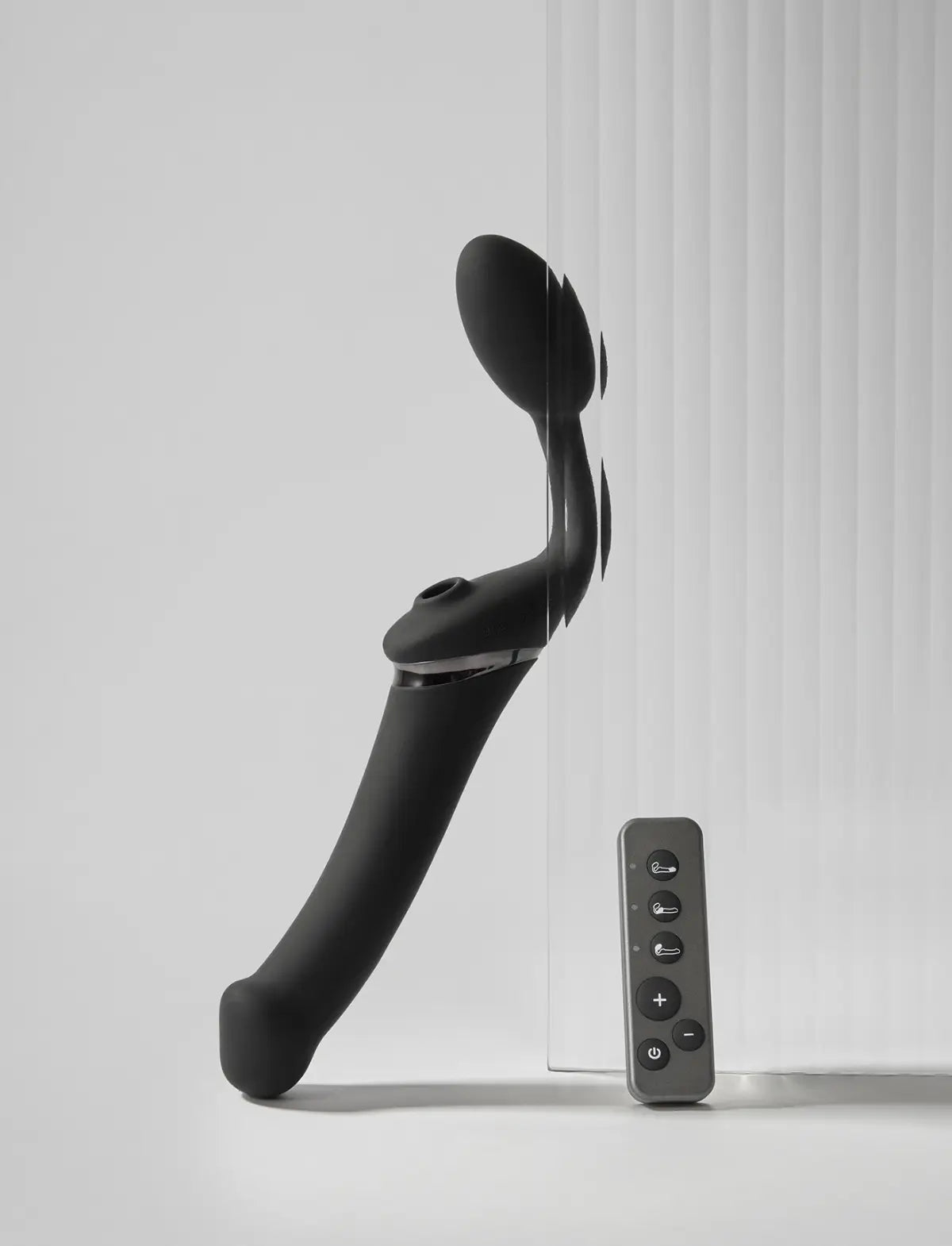 strap-on-multi-orgasm-telecommande-3-moteurs-telecommande-rechargeable-noir-strap-on-me