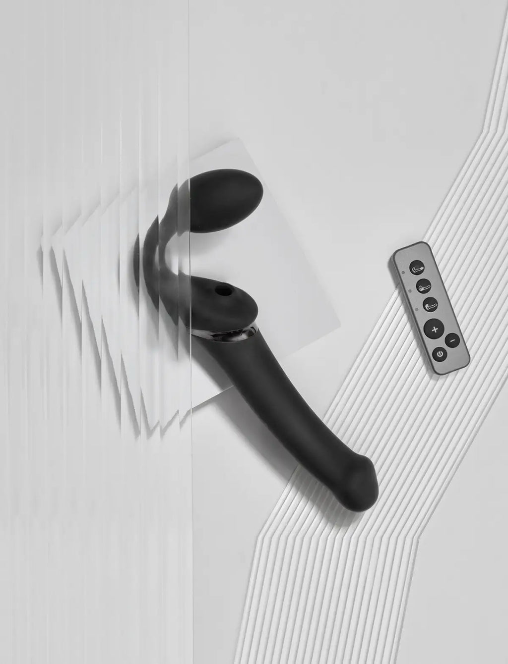 strap-on-multi-orgasm-telecommande-3-moteurs-telecommande-rechargeable Noir strap-on-me