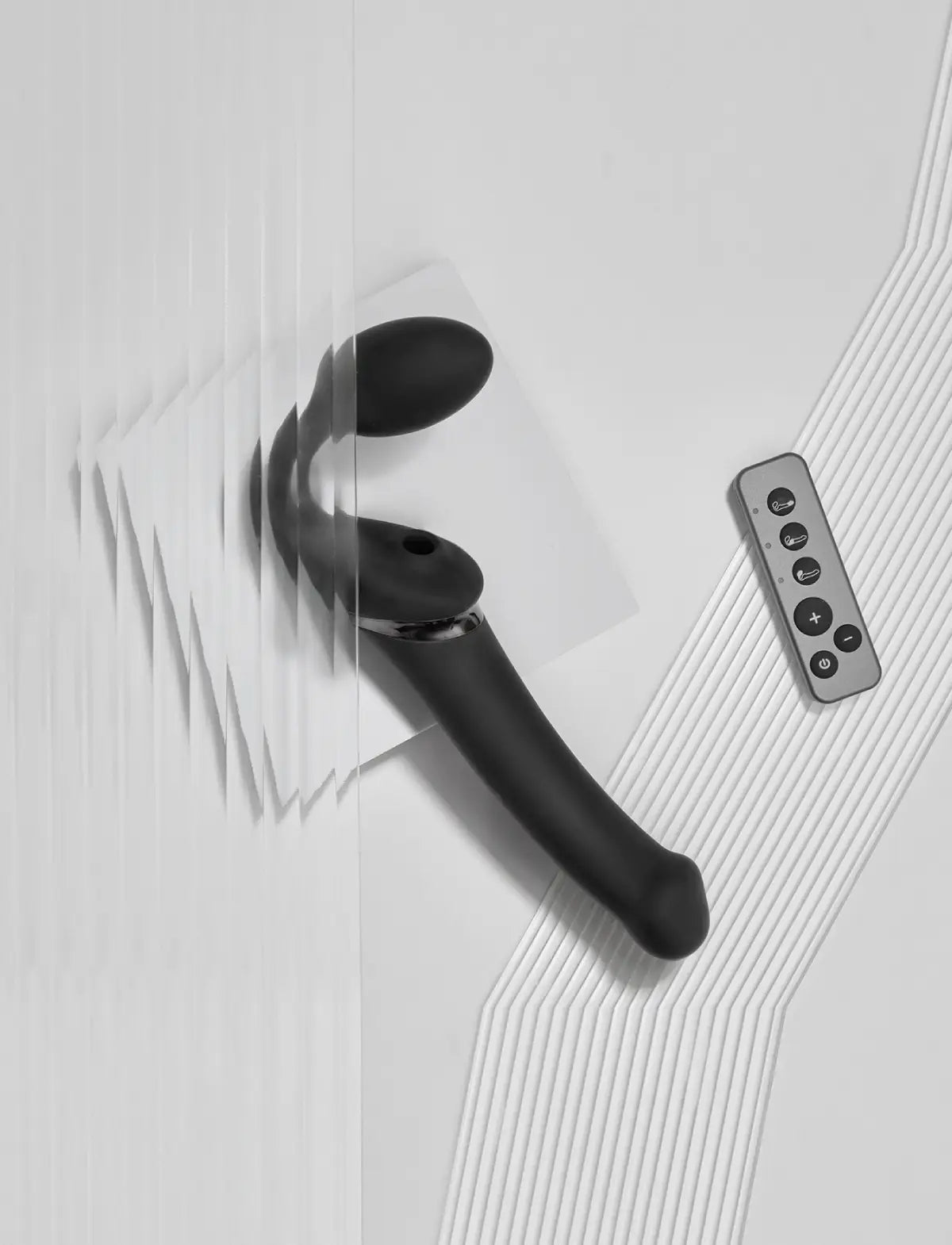 strap-on-multi-orgasm-telecommande-3-moteurs-telecommande-rechargeable Noir strap-on-me